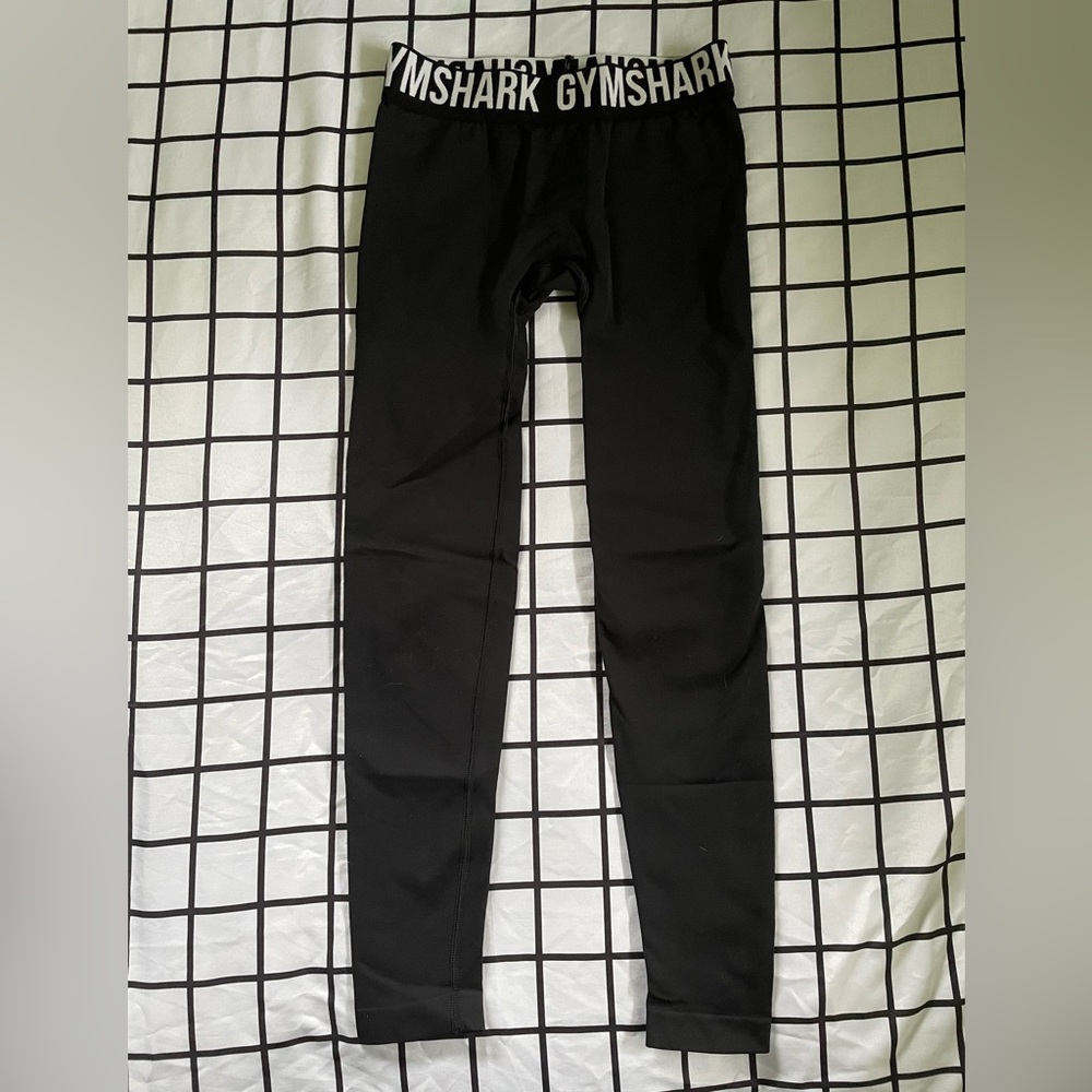 Black gym shark leggings